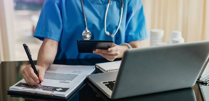 Ocultar enfermedad en un reconocimiento médico laboral.